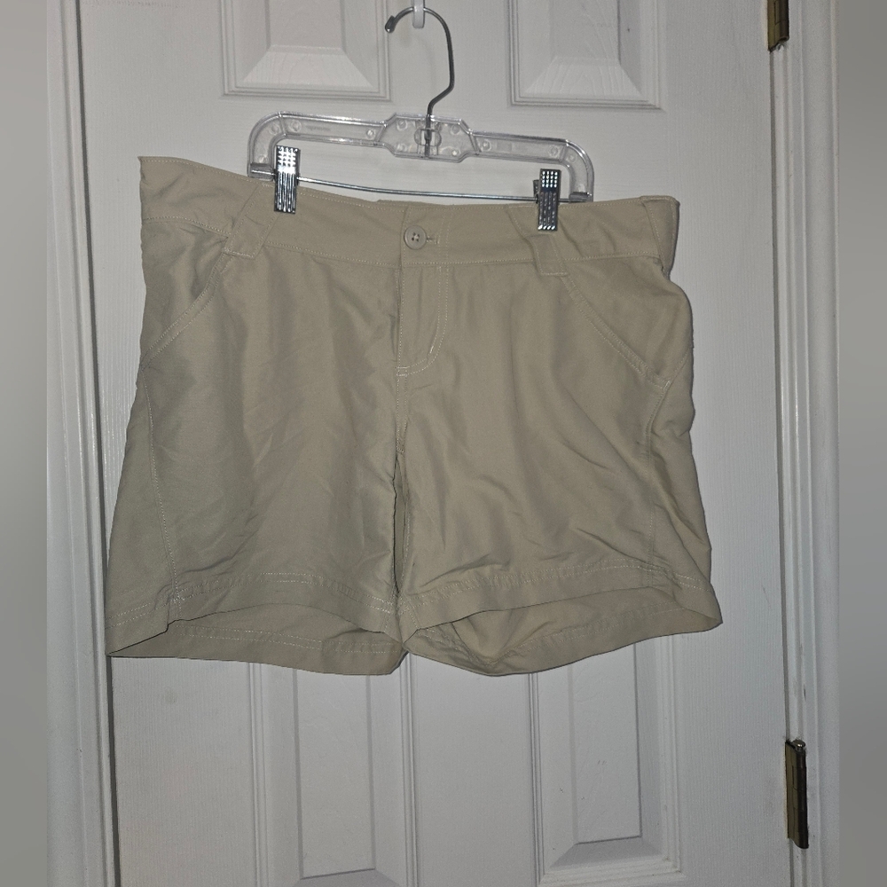 Columbia PFG Khaki Athletic Shorts Size Medium